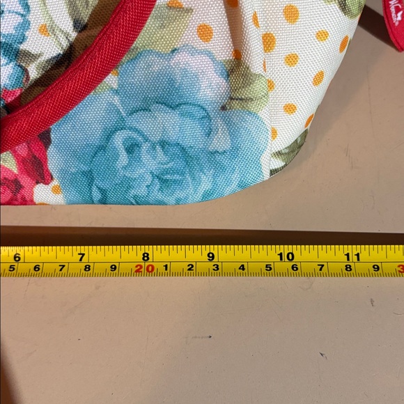 The Pioneer Woman Polka Dot Floral Tote with Red and Blue insulated lunchbox - Picture 5 of 6